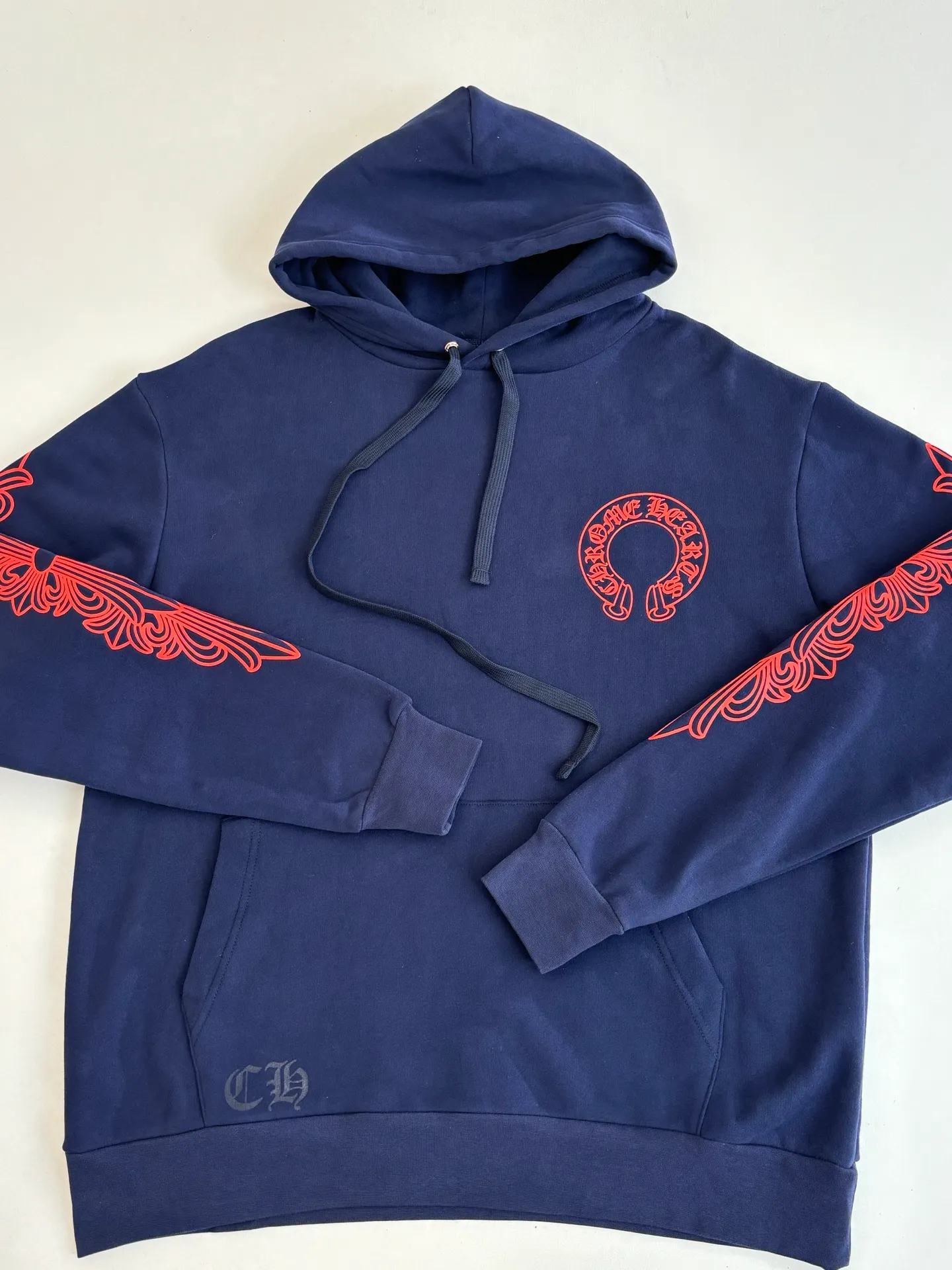 P440 Chrome Heart*/Chrome Heart Horseshoe printed hooded sweatshirt, Australian velvet satin technical cotton, using glue printing. The printing has been modified by the film screen three times. The fabrics have been washed and have a better hand feel. Not easy to deform, not easy to shrink, not easy to fade. Size: S/M/L/XL